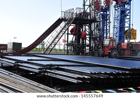 Pipelines and oil pump, oil field equipment in China  