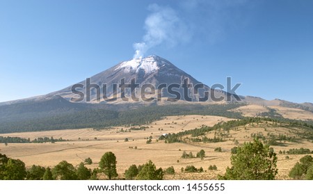 Active snowcapped Popocatepetl volcano (5.452 meters), Mexico
