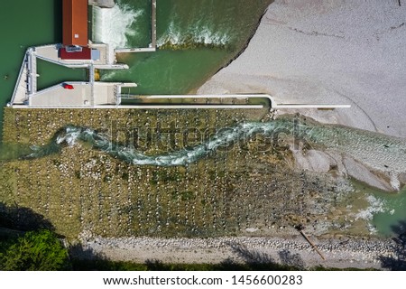 Overhead view of the weir on the river Isar south of Munich