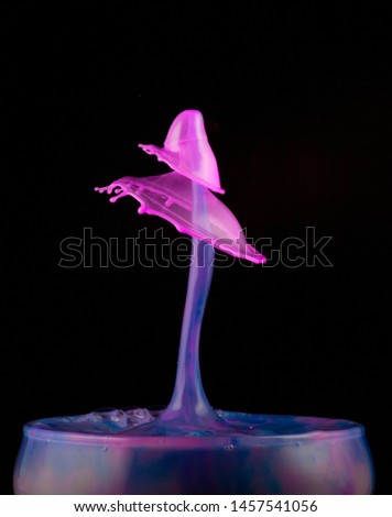 Satisfying water drop photography captured with diy kit by rapidshots, experimenting different additives to create unique sculptures with lighting background techniques to create more mesmerizing art.