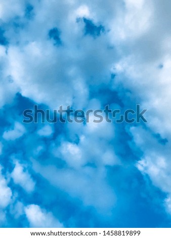 Sky and clound on bright day texture pattern background
