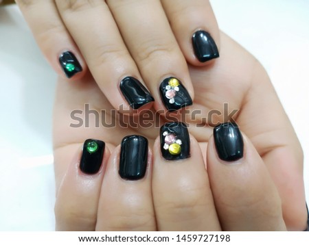 black gel nail with diamond 