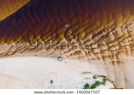 the texture of the sand with the height of ptichego flight