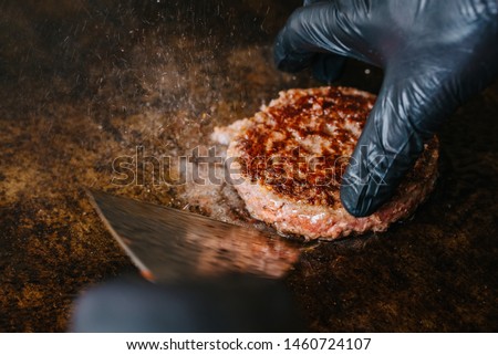 Hamburger meat, preparing the burger