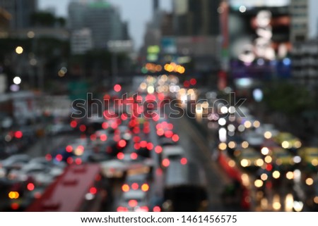้High angle unfocused picture of evening of Traffic in the city used as background