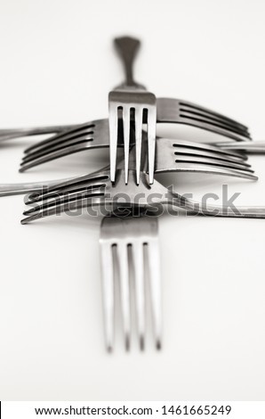 
pictures of silver forks, knives and spoons