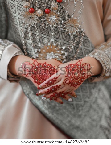 Henna Art at Indonesian Wedding Bride 