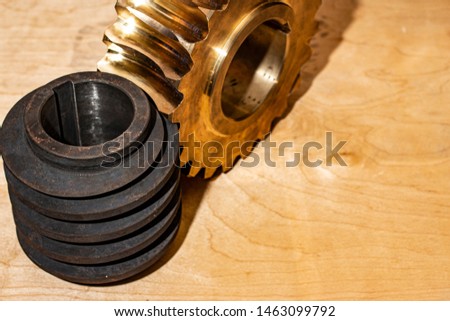 A worm gear that consists of a worm bronze wheel and a worm made of ligated steels.