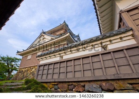 Echizen Ono Castle is “the castle in the sky”. This castle was built at Kameyama located in the central area of Ono City.
