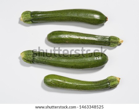 
Organic courgettes on a white background. photographed with a medium format camera with a resolution of 50 MP