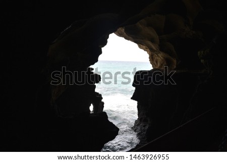 Key shaped opening through cave
