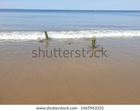 tide coming in to beach 