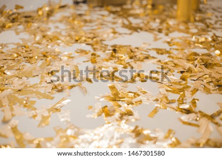 Wedding decoration with gold confetti on the floor.