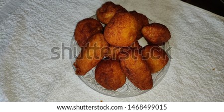 Fresh baked cutlets on transparent plate with white background