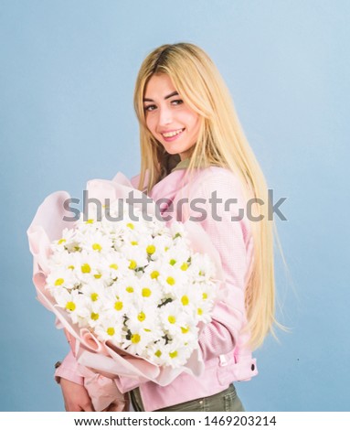 womens day. Pretty girl. Beautiful woman with daisy flower bouquet. florist in flower shop. mothers day. Spring and summer. happy birthday present. Marguerite. Spring collection. Spring mood.