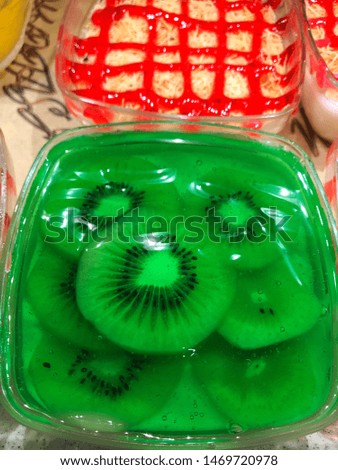 Kiwi and sweet jelly sweets