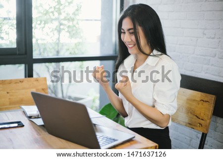Portrait of young beautiful business woman in the office. Portrait of young beautiful Crossed arms.
Office girl standing holding the file.