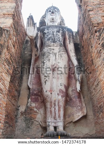 Wat Mahathat Temple, Sukhothai Province Is a temple in the area of Sukhothai since ancient times Wat Mahathat is located in the Sukhothai Historical Park, World Heritage Site.