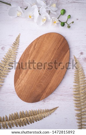 Board for slicing food or serving in a rustic card restaurant. Good design idea for the menu.