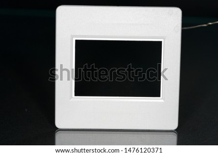 A slide frame is a small frame in the photograph, which includes the slide and thus allows the inclusion of the film clip in the slide projector or slide viewer.                        