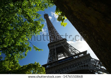 Eiffel Tower in France. (The photo of the picture during the day, the Eiffel Tower didn't turn on the light.)