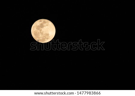 Full moon in clear air