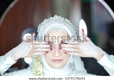 A female using wedding dress and the hand full of hena on her wedding day. Wedding proposal concept.