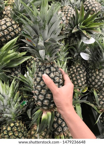 At the end of the day, hold the pineapple in your hand.