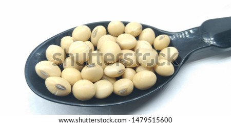 A picture of soybean's on a black spoon