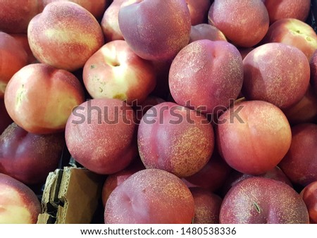 Nectaline fruits in the market