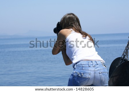 Girl -photograph shooting horizon from yacht.
