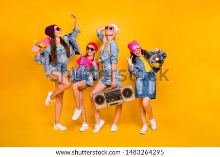 Full body photo of crazy carefree wearing street style denim outfit showing horned signs having fun entertainment using cassette player four little dancers clubbing isolated yellow background