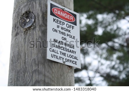 a danger sign on a wooden pole