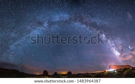 Spectacular milky way arch in Monument Valley
