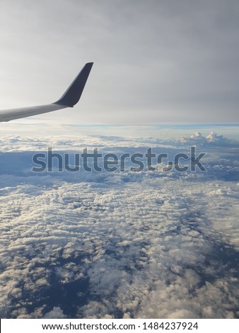 Sayap pesawat terbang dengan sinar matahari. Morning sunrise with Wing of an airplane. Photo taken from the airplane window.