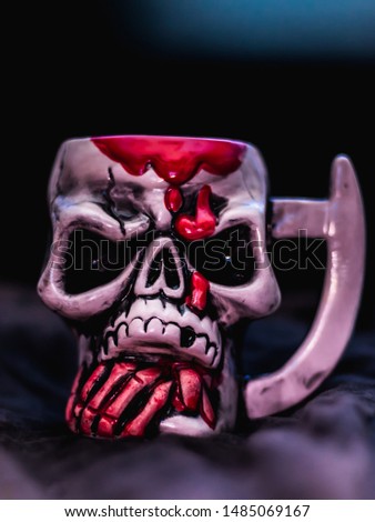 A horror skull mug cover with red and white