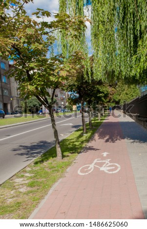 Protected bike lane between parking lane and sidewalk on city street