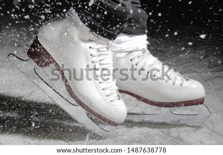 ice skate on ice rink slipping around