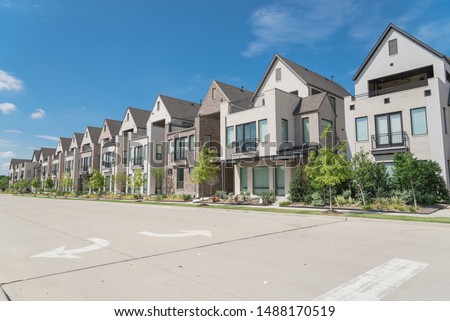 Brand new row of three story single family houses in Richardson, North Dallas location. Modern design of urban living residences with side private courtyards, sophisticated finishes, new development Royalty-Free Stock Photo #1488170519