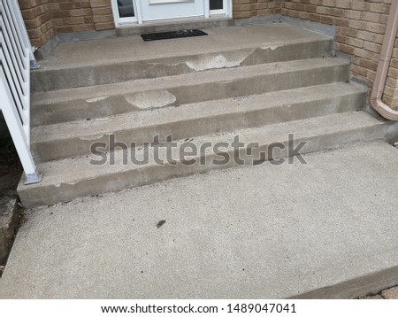 Image example of different steps to properly prepare and resurface an old chipped concrete staircase to a renewed finish.