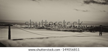 photo panoramic panorma san francisco golden gate bridge city skyline in black and white. beautiful scenic san francisco golden gate landmark. 