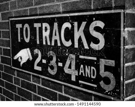 Black and White Lincoln Station Track Sign