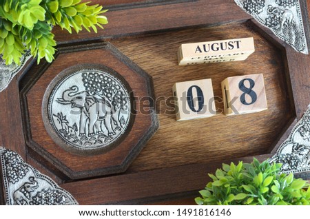 August month with elephant silver wooden design, Date 8.