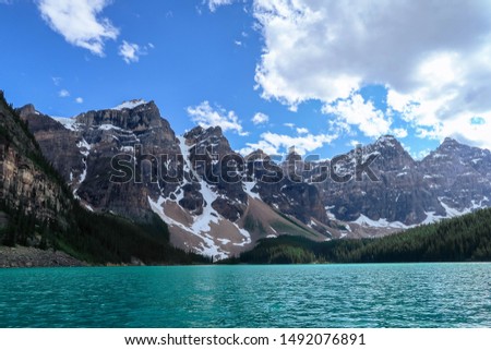 a picture of the Moutains in Banff