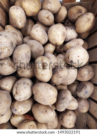 stock of potatoes in market box