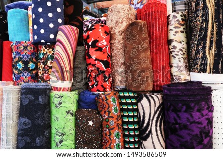 scroll fabrics of various patterns on sale in Korean traditional markets