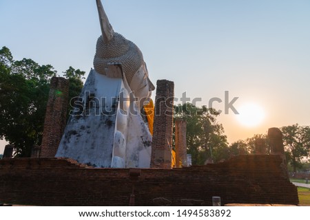 sunset at Wat Khun Inthapramun is temple that built in Sukhothai era. The signature of this temple is the big beautiful reclining Buddha. 
