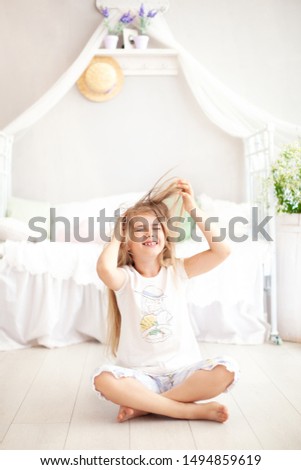 Healthcare concept. little girl scratching her blond hair from lice or allergies in kindergarten. hair loss problem and hair treatment concept. The child is itchy hair. fleas, encephalitis tick