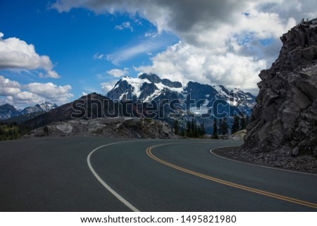 Beautiful view of snow covered mountains and from Mount Baker Highway from Artist Point

