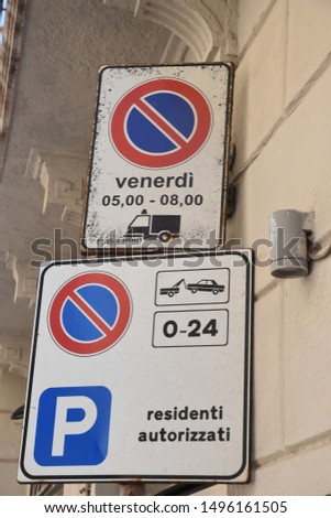 Resident parking and street cleaning sign in Italy